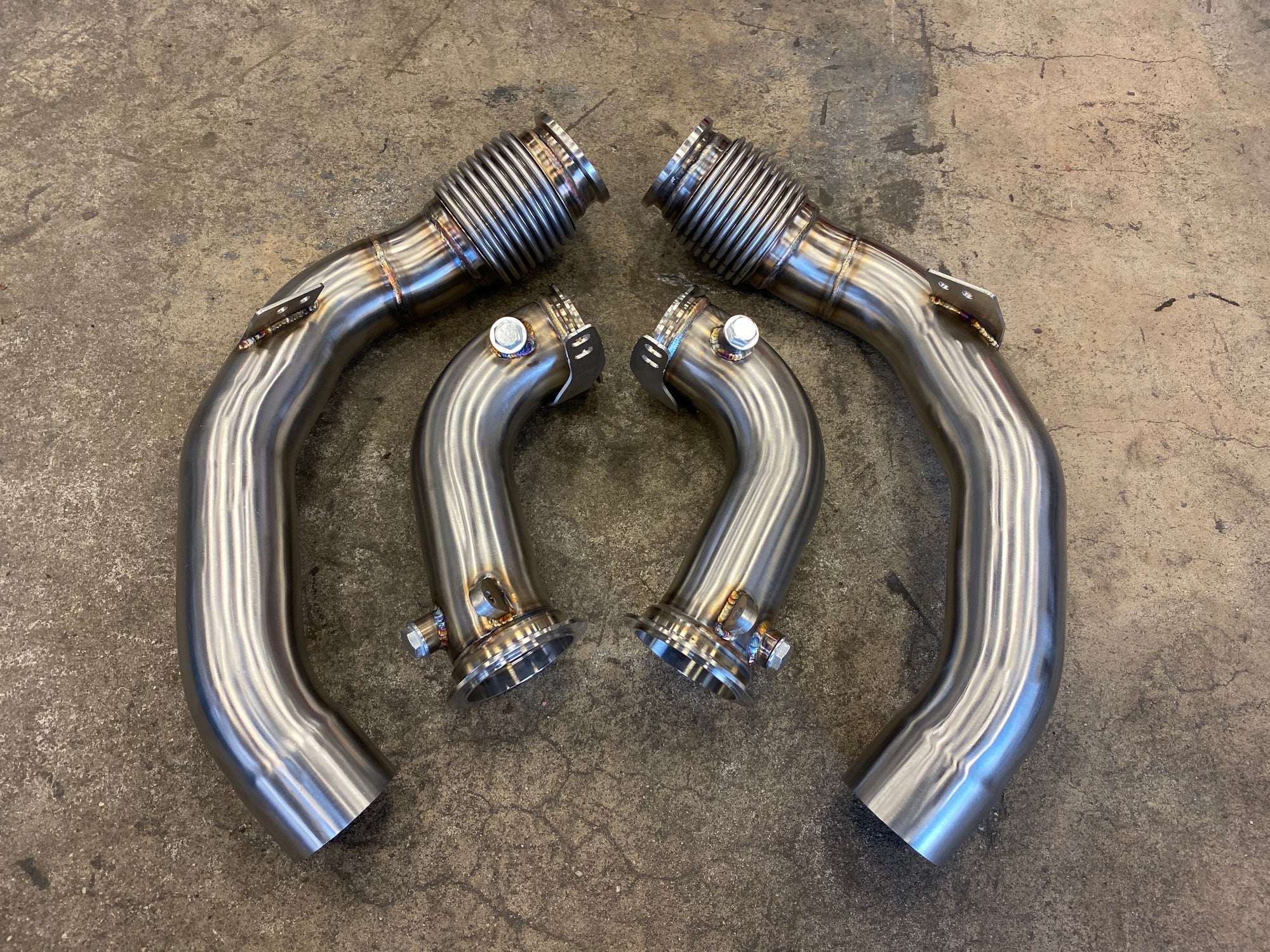 F90 M5 Catless Downpipes Decor